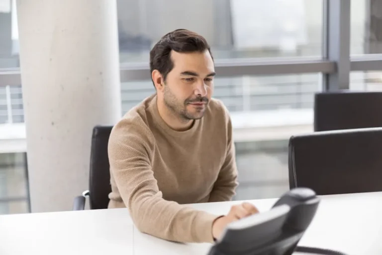 Hosted PBX vs VoIP: What Is the Difference?