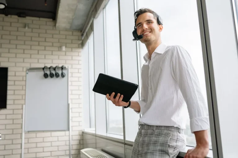 Hosted PBX vs VoIP: What Is the Difference?