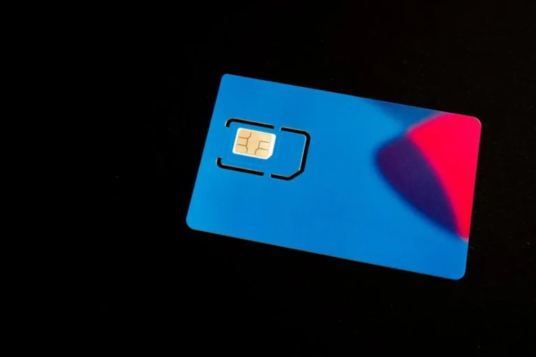 SIM Card vs eSIM: Which Should You Use?